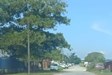 Rawang agriculture land in industrial zoning freehold facing main road for sale