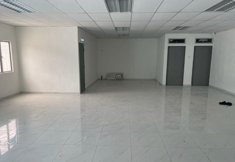 Warehouse at Bukit raja industrial park for sale!!