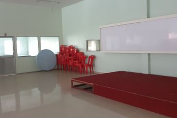 Warehouse at nilai with 4.47acres land For Sale!