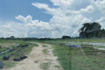 Agriculture land in industrial zoning freehold at semenyih For Sale!!