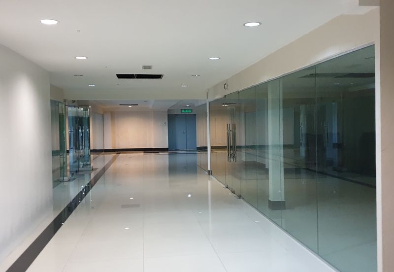 Commercial enblock building with 7 storey 9 units of adjoining for sale