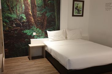 Commercial enblock building with 7 storey 9 units of adjoining for sale