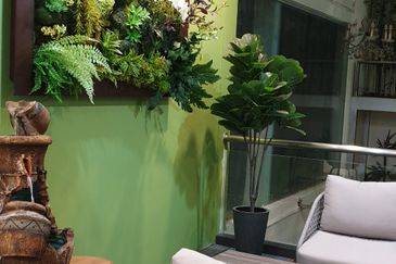 Commercial enblock building with 7 storey 9 units of adjoining for sale