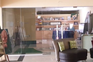 Commercial enblock building with 7 storey 9 units of adjoining for sale