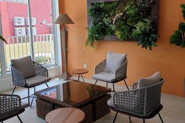 Commercial enblock building with 7 storey 9 units of adjoining for sale