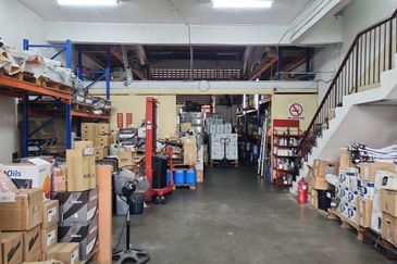 Bandar sri damansara link factory freehold Single storey at Bandar Sri Damansara for sale