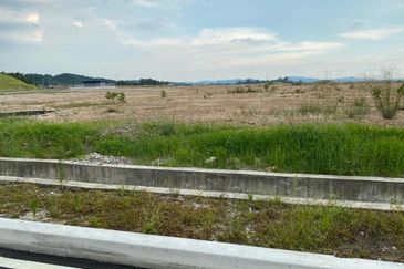 Batu Arang Industrial Land, Kota Puteri, Batu Aran