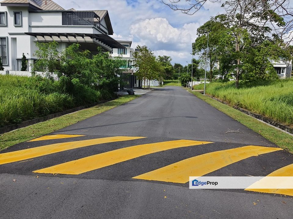 Bungalow land in BluWater Estate Mines for Sale, Selangor, Seri Kembangan
