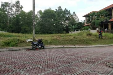 Bungalow Land, U8/12, Bukit Jelutong, Shah Alam