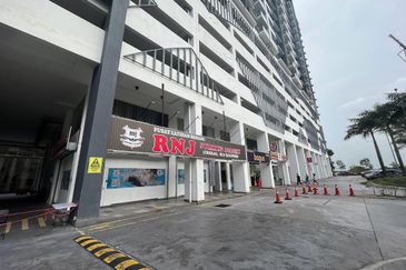 Damai Hillpark Ground Floor Shop for Rent, Near CS Supermarket