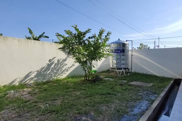 Single Storey Terraced Intermediate House For Sale  Location: Jalan Promin, Senadin Phase 2-3, Senadin, Miri