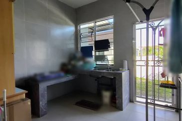 Single Storey Terraced Intermediate House For Sale  Location: Jalan Promin, Senadin Phase 2-3, Senadin, Miri