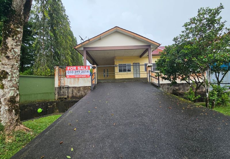 Single Storey Corner Terrace House For Sale! Located at 12th Mile