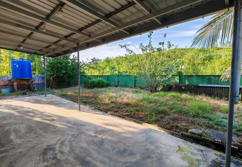 Single Storey Corner Terrace House For Sale! Located at 12th Mile