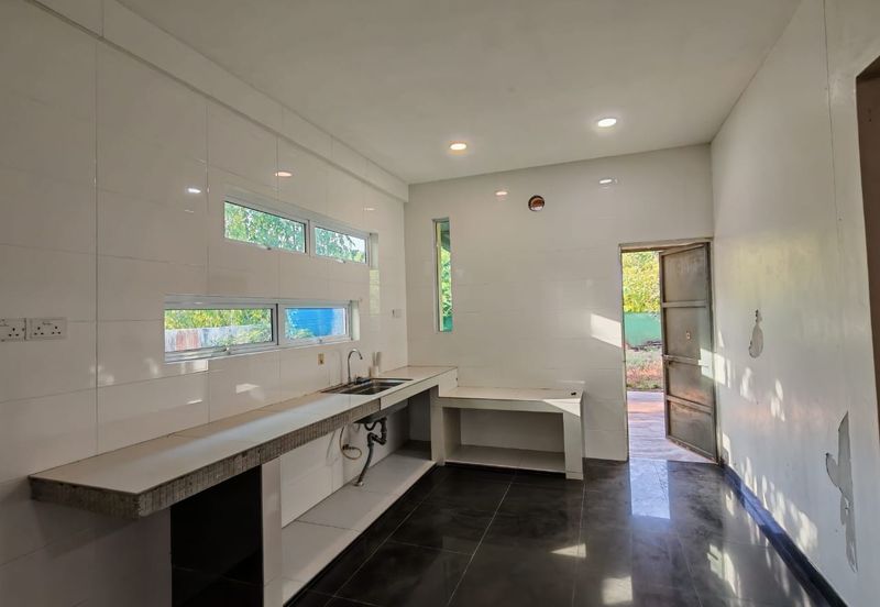 Single Storey Corner Terrace House For Sale! Located at 12th Mile