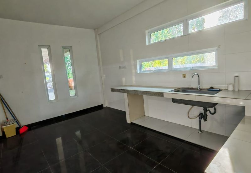 Single Storey Corner Terrace House For Sale! Located at 12th Mile
