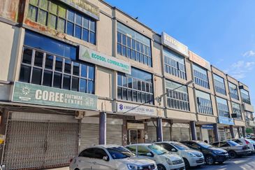 Ground Floor Intermediate Shoplot For Rent! Located at Jalan Keretapi, 3rd Mile