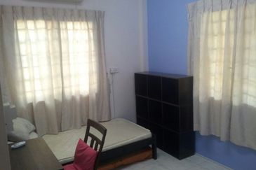 Single Storey Semi Detached House For Sale! Located at Pheonix Garden,  3rd Mile near Sunny Hill