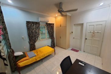 Single Storey Semi Detached House For Sale! Located at Pheonix Garden,  3rd Mile near Sunny Hill