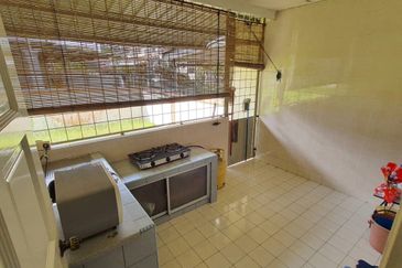 Single Storey Semi Detached House For Sale! Located at Pheonix Garden,  3rd Mile near Sunny Hill