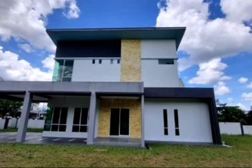 Double Storey Semi Detached For Sale Located at Jalan Sungai Tapang, nearby Kuching Airport