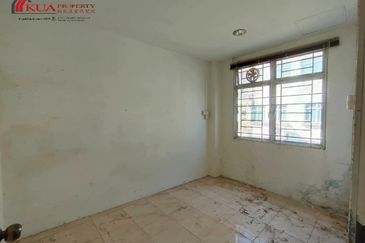 1st Floor Commercial Shoplot For RENT! Located at Stutong (opposite Public Bank)