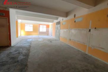 1st Floor Commercial Shoplot For RENT! Located at Stutong (opposite Public Bank)