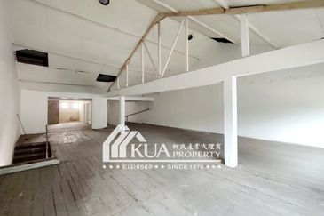 Down town 2 adjoining shop house For Rent!!  Main Bazaar near to Waterfront