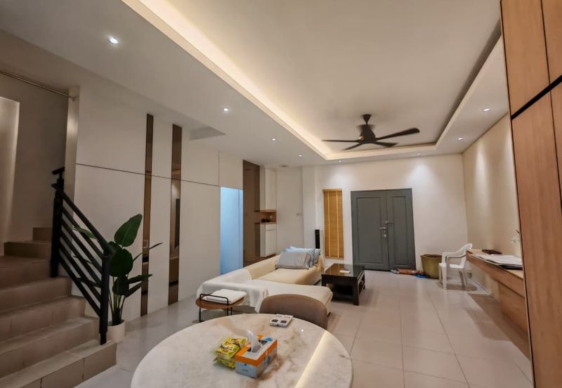 Bucida Townhouse (Lower Unit) For Sale! Located at 10th Mile