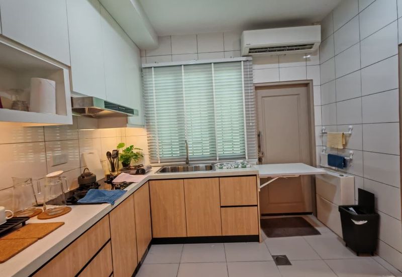 Bucida Townhouse (Lower Unit) For Sale! Located at 10th Mile