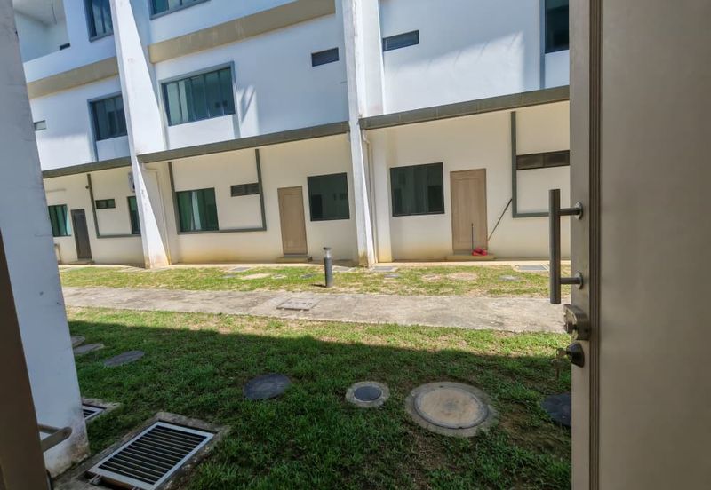 Bucida Townhouse (Lower Unit) For Sale! Located at 10th Mile