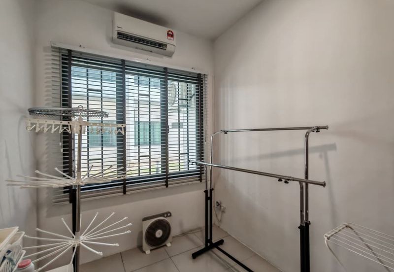 Bucida Townhouse (Lower Unit) For Sale! Located at 10th Mile