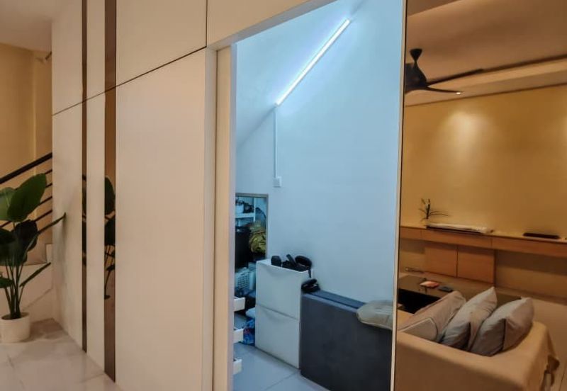 Bucida Townhouse (Lower Unit) For Sale! Located at 10th Mile