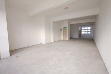 First Floor Intermediate House For Rent! Located at 7th Mile