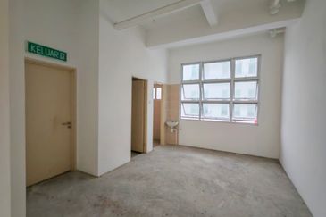 First Floor Intermediate House For Rent! Located at 7th Mile