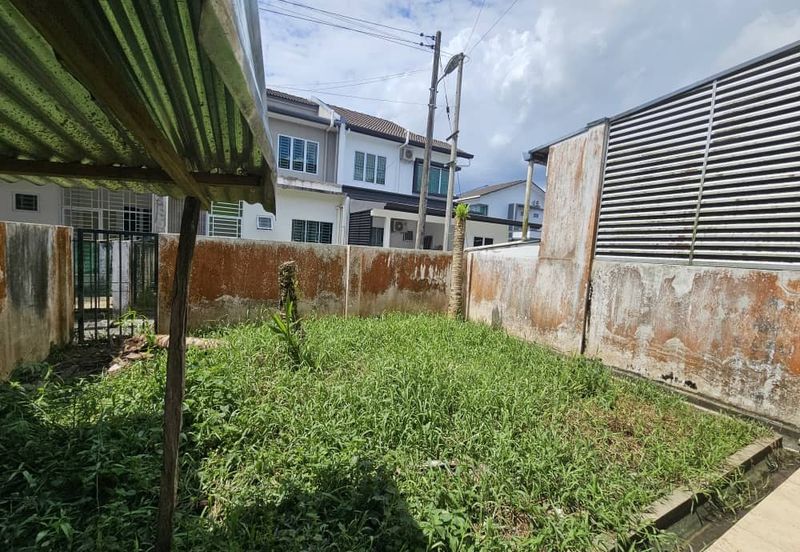 Double Storey Terrace Intermediate House For Rent! Located at Uni Central, Samarahan