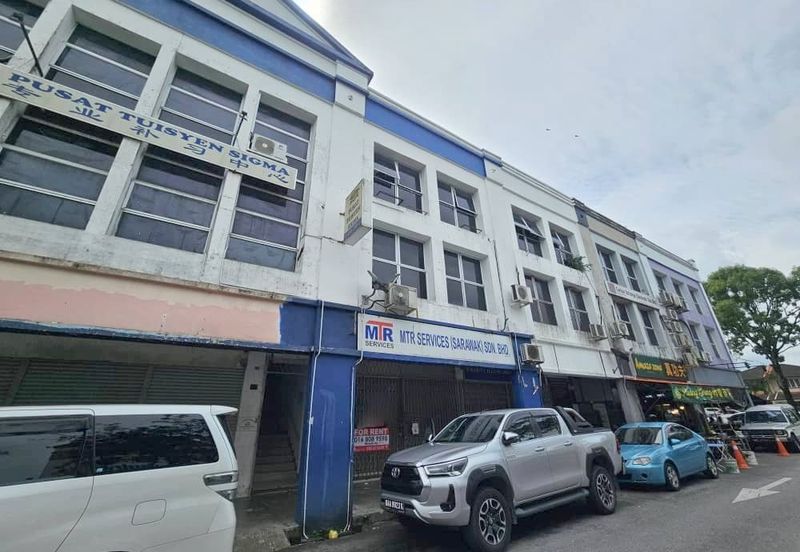 Ground Floor Intermediate Shoplot FOR RENT Located at Green Heights, near Airport