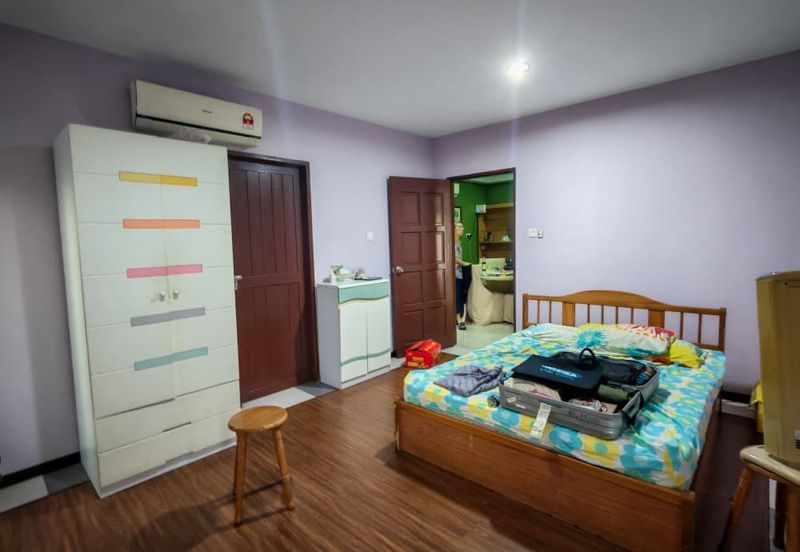 Double Storey Terrace Corner House For Sale! Located at 3rd Mile, Jalan Pasir