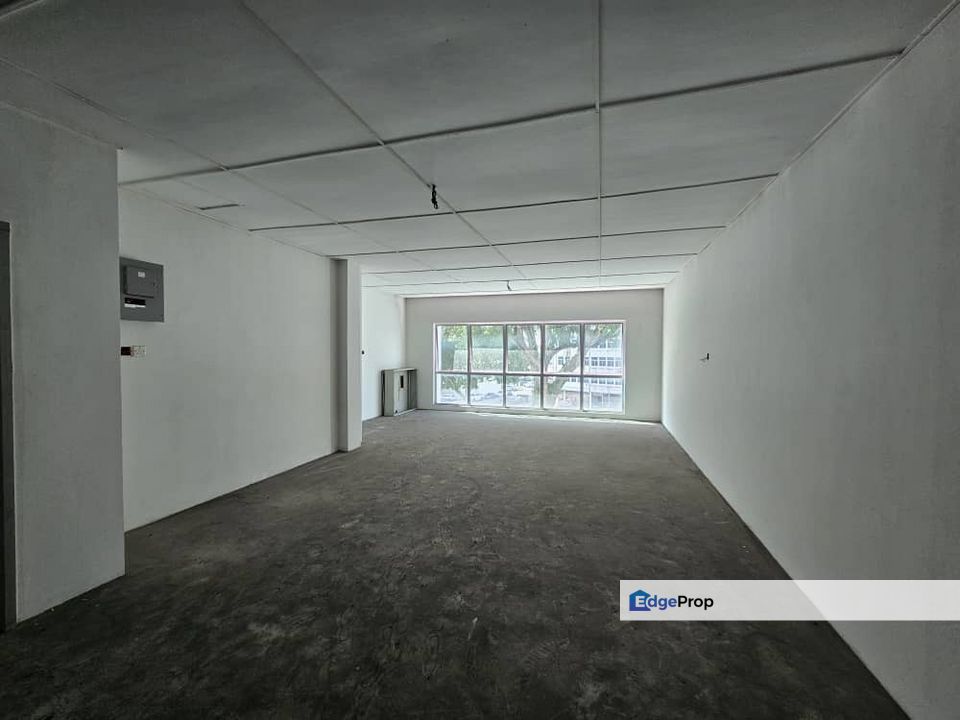 Third Floor Intermediate Commercial Office/ Shoplot For Rent! Located at Pending, Near Icom Square, Sarawak, Kuching
