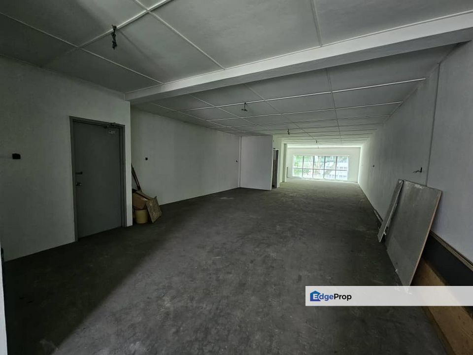 Third Floor Intermediate Commercial Office/ Shoplot For Rent! Located at Pending, Near Icom Square, Sarawak, Kuching