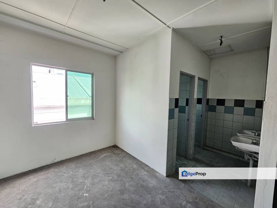 Third Floor Intermediate Commercial Office/ Shoplot For Rent! Located at Pending, Near Icom Square, Sarawak, Kuching