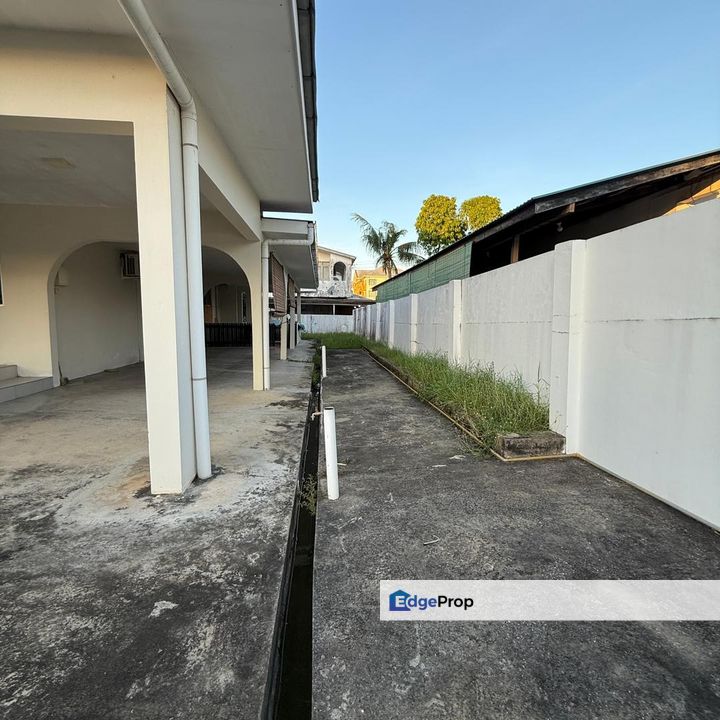 Double Storey Detached House For Sale! Location: Jalan Chong Choon, Krokop, Miri, Sarawak, Miri