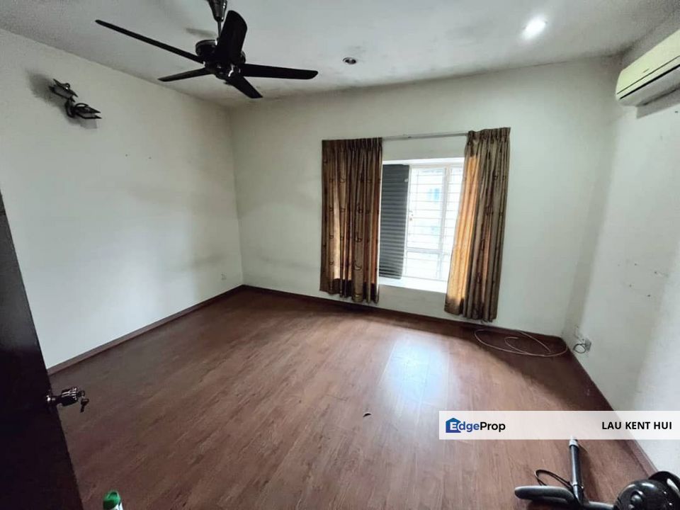 Taman Prima Tropika Seri Kembangan Selangor End lot With Extra 10FT Land, Gated Guarded, Move in Condition, Selangor, Seri Kembangan