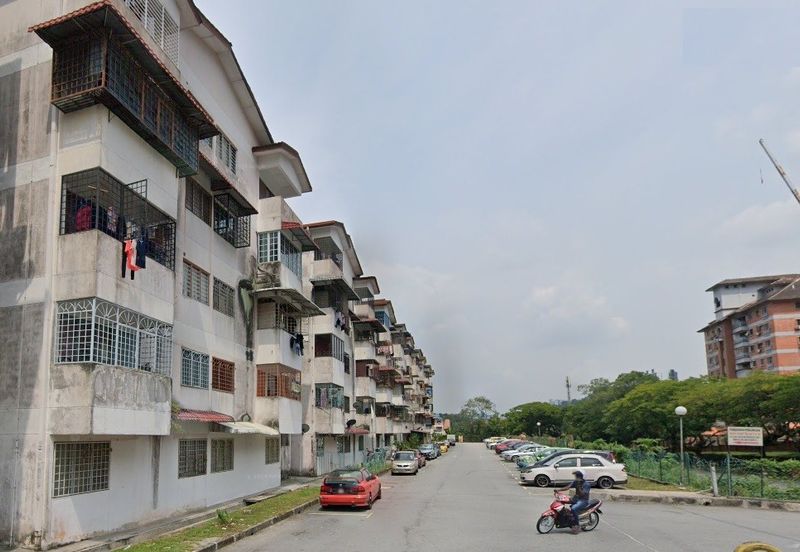 Glen Court, Bandar Sungai Long