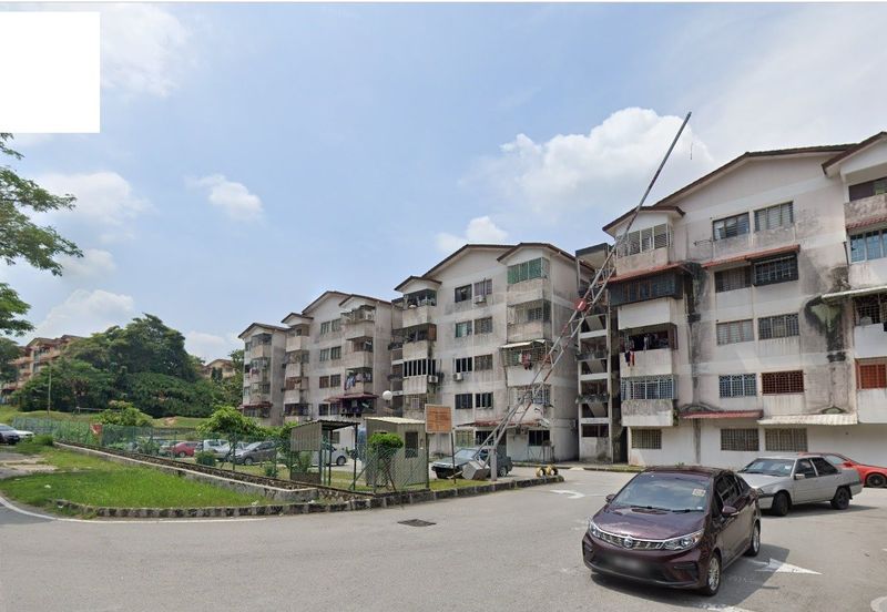Glen Court, Bandar Sungai Long