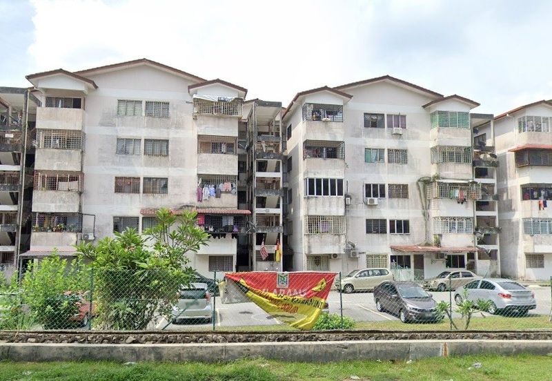 Glen Court, Bandar Sungai Long