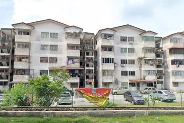 Glen Court, Bandar Sungai Long