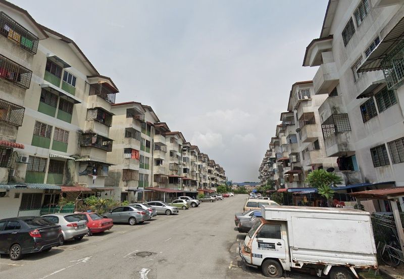 Glen Court, Bandar Sungai Long