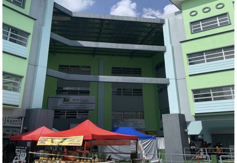 Whole block @ Kompleks Shah Alam for Sale