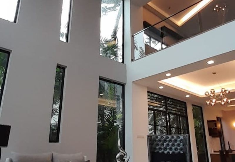 3 STY MODERN BUNGALOW CW POOL FOR RENT